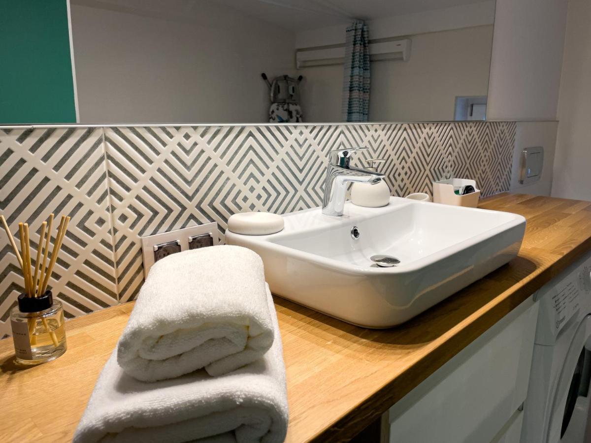 Urban Apartments Cosy No 4, Free Private Parking, Self Check-In คอร์ซุฟ ภายนอก รูปภาพ